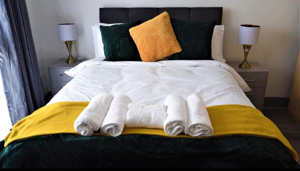 undefined Luxury Apartment - Free Wi-fi & Parking NO Deposit 5