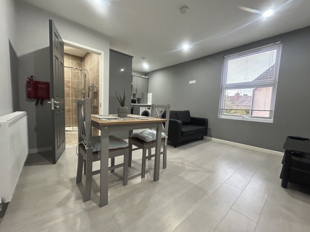 undefined Private Luxury Apartment - Free Parking & Wi-fi 2