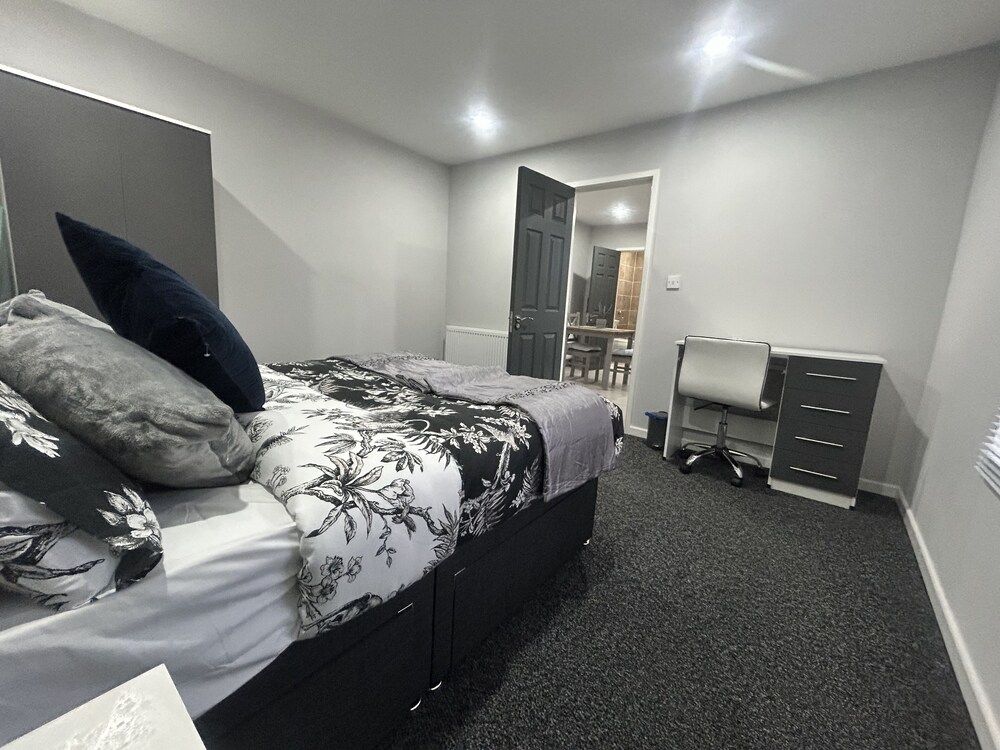 undefined Private Luxury Apartment - Free Parking & Wi-fi 6