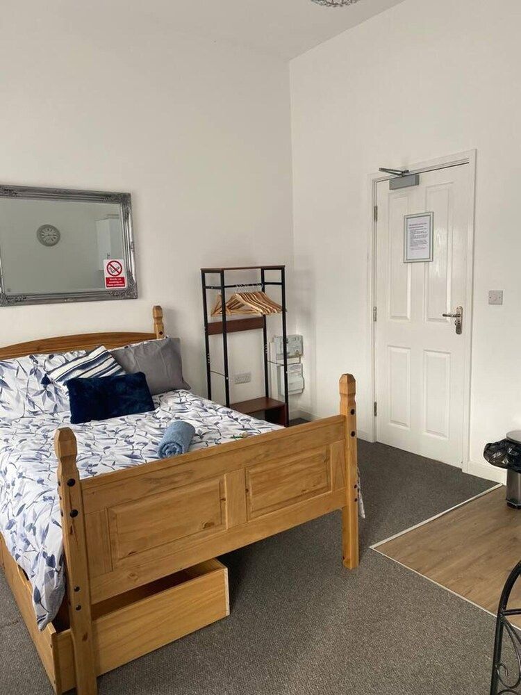 undefined Charming 1-bed Studio in Coventry 3