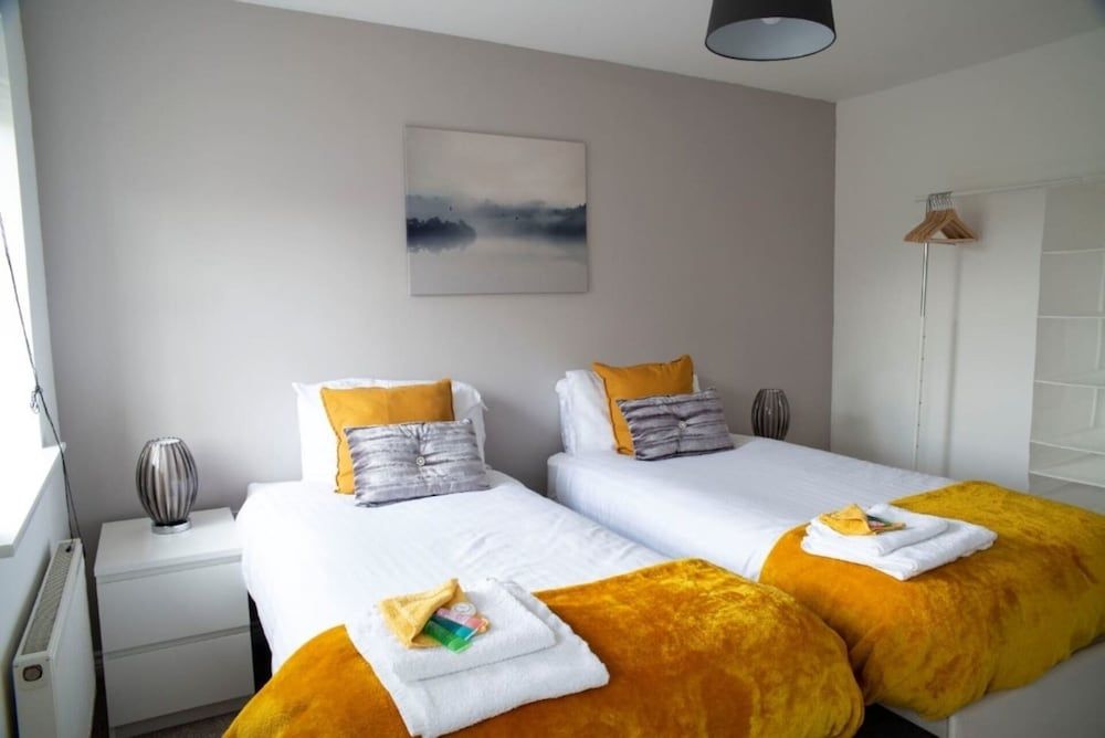 undefined Contractorscleancharming 2-bed House in Coventry 4