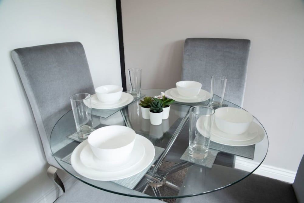 undefined Contractorscleancharming 2-bed House in Coventry 3