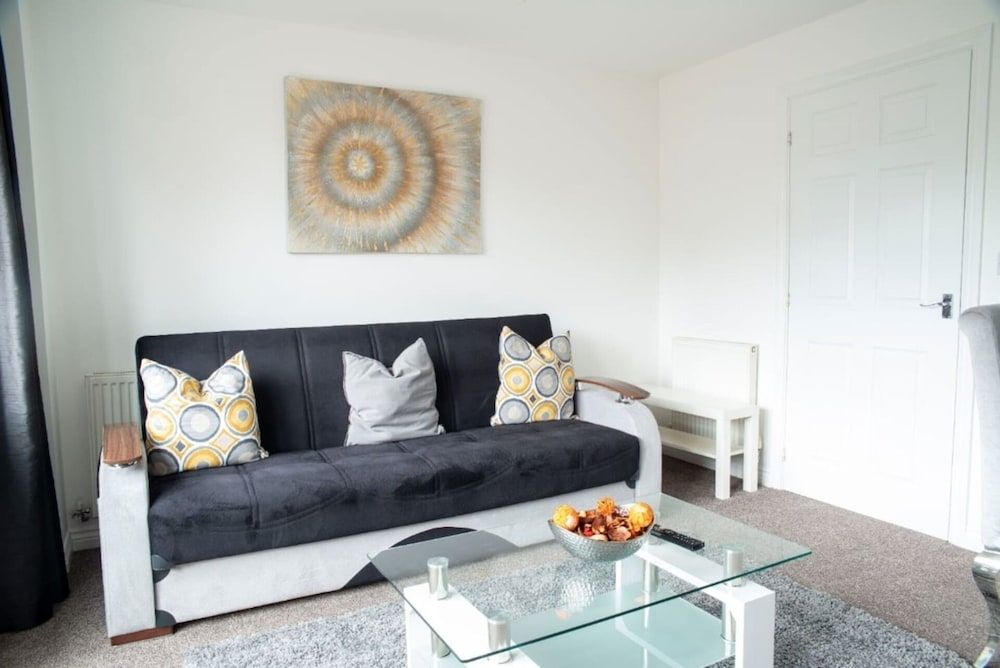 undefined Contractorscleancharming 2-bed House in Coventry 10