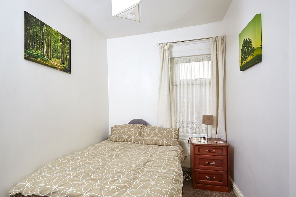 undefined Éire House - Comfortable Coventry Home