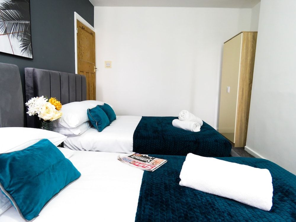undefined Tudors eSuites Four Bedroom House Garden 8