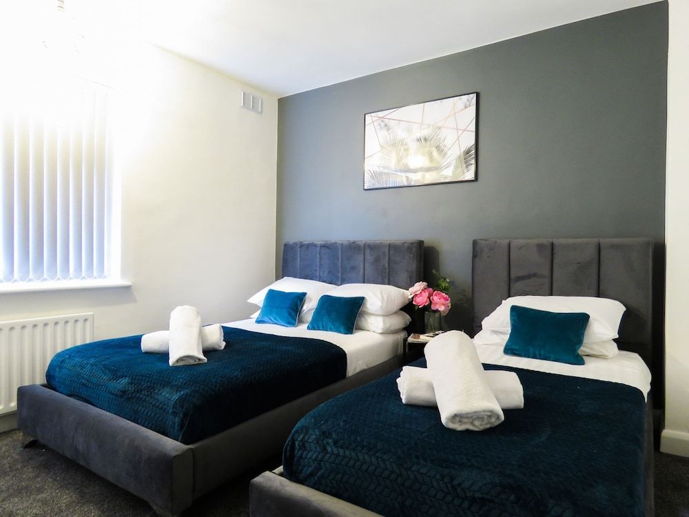 undefined Tudors eSuites Four Bedroom House Garden 7