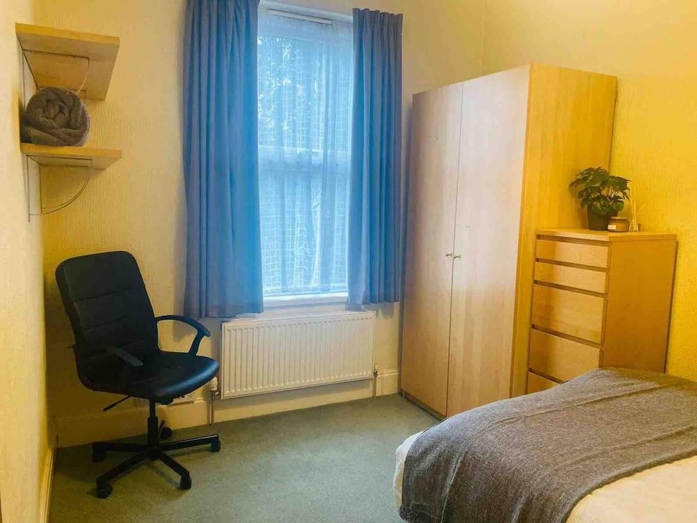 undefined Immaculate 6-bed House in Coventry 6