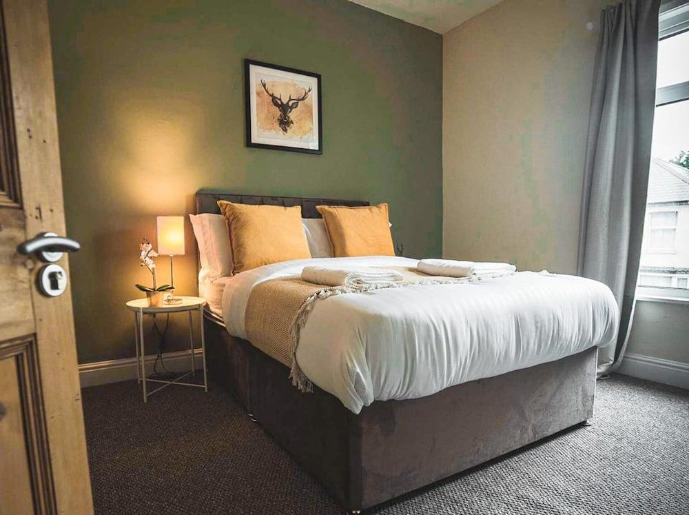 undefined Comfortable 3-bed House in Coventry 6