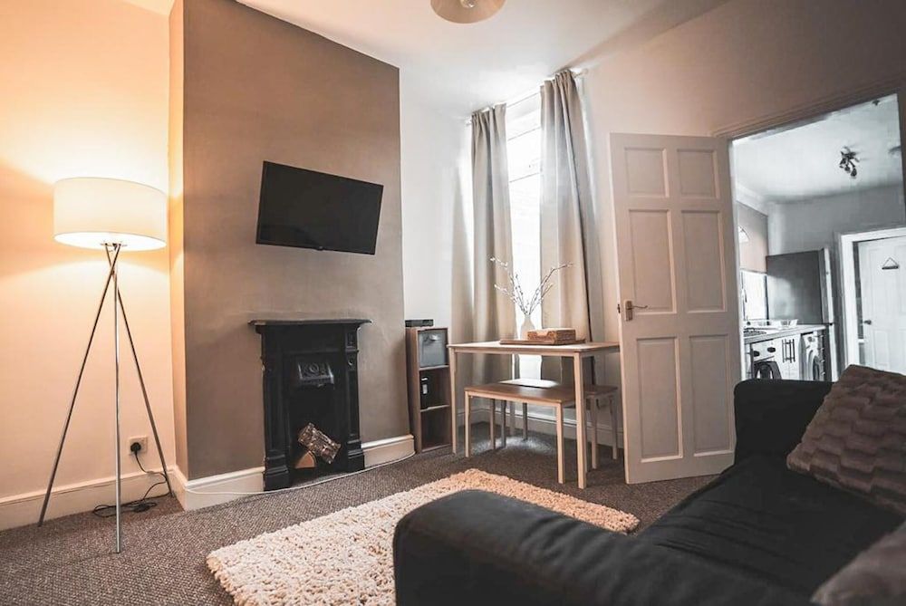 undefined Comfortable 3-bed House in Coventry 3