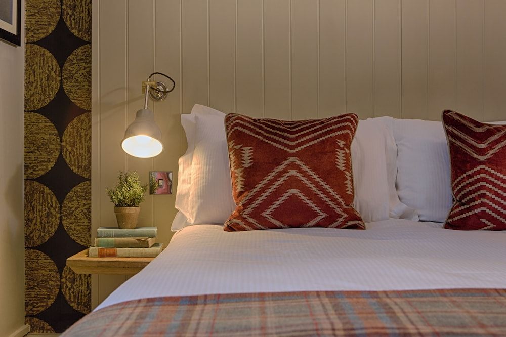 The Curious Pig in the Parlour Double Room 2