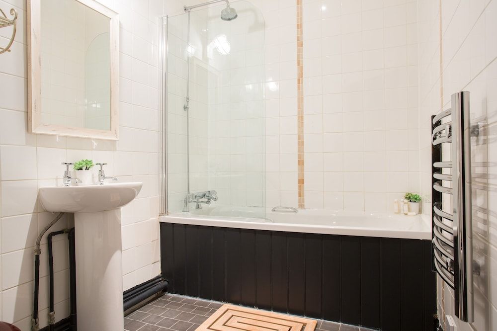 The Curious Pig in the Parlour Double Room 4