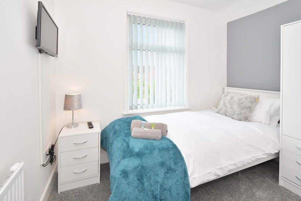 House, Private Bathroom (4 Bed)
