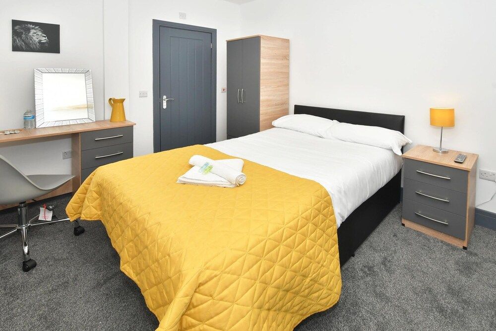 Double Room, Shared Bathroom (with TV)