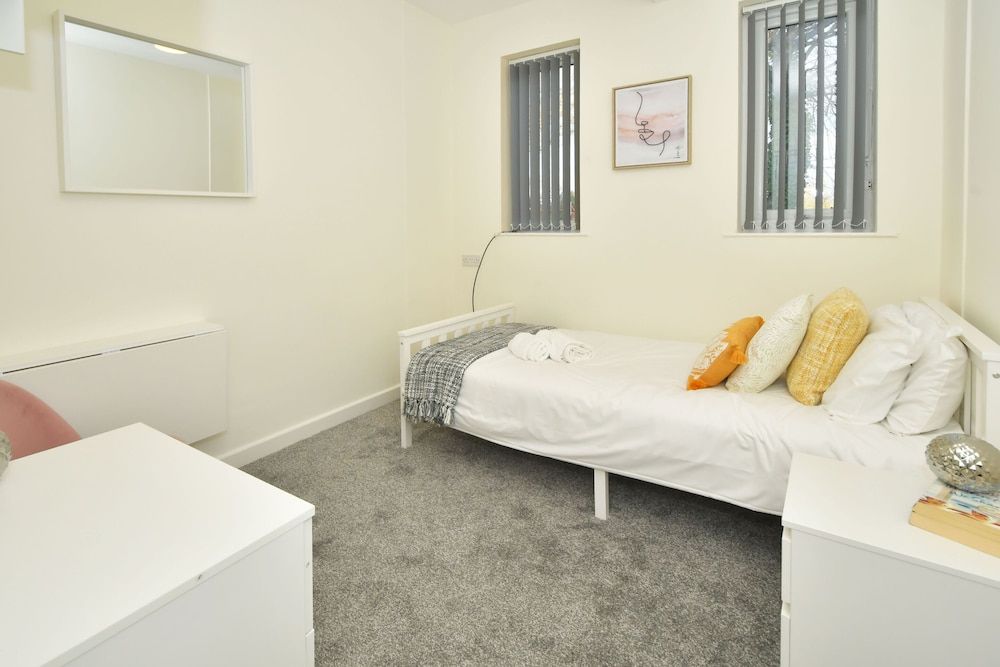 Single Room, Shared Bathroom