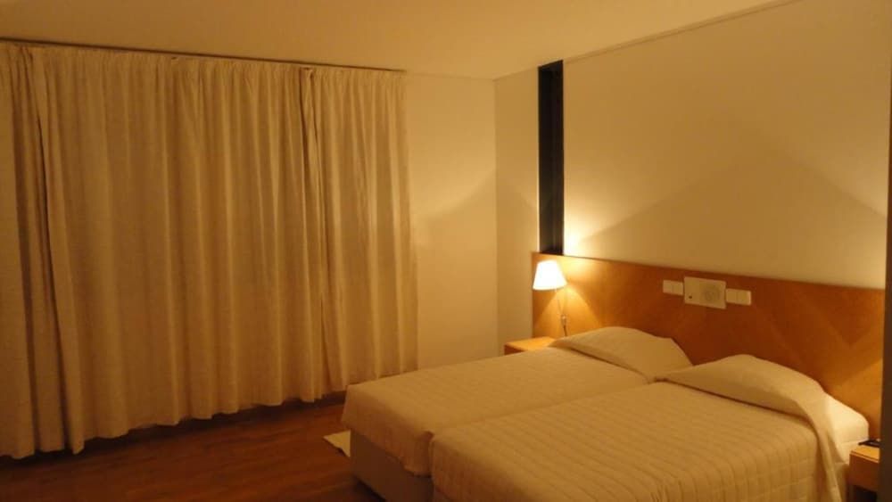 INATEL Caparica Superior Twin Room, 2 Twin Beds 4