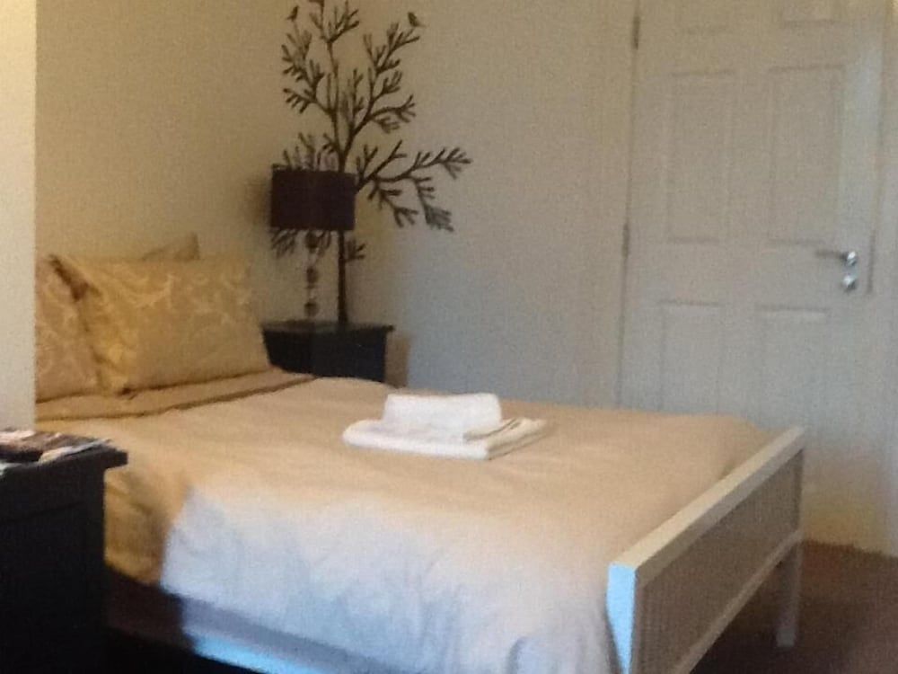 Regent Serviced Suites Spacious Ensuite Room 2