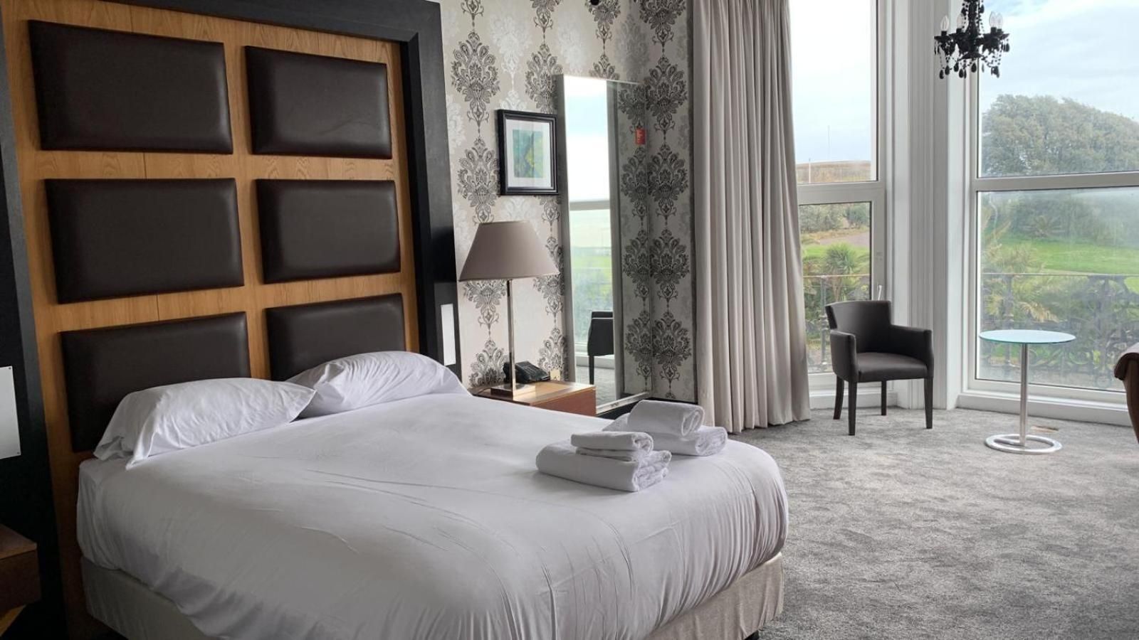 Standard King Room with Sea View