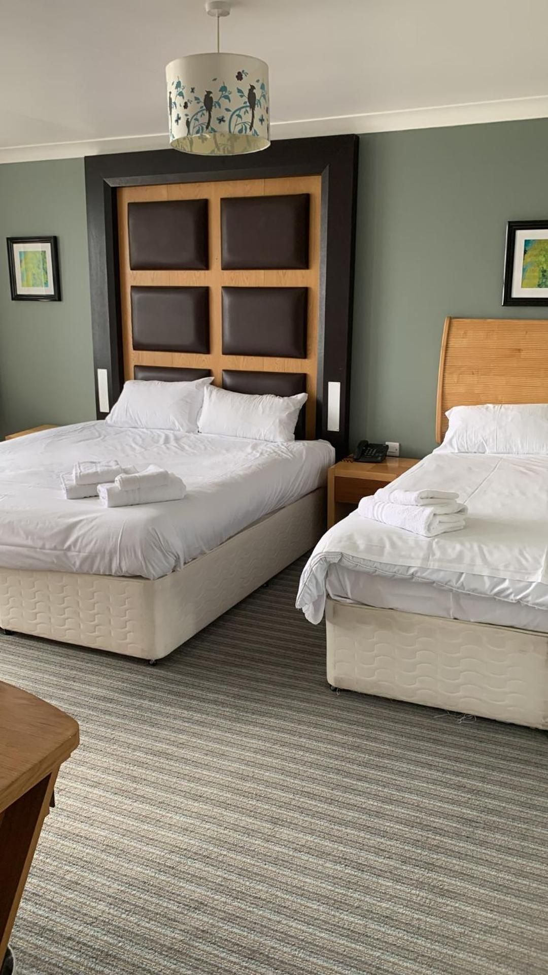 Twin Room with Walk-In Shower – Disability Access