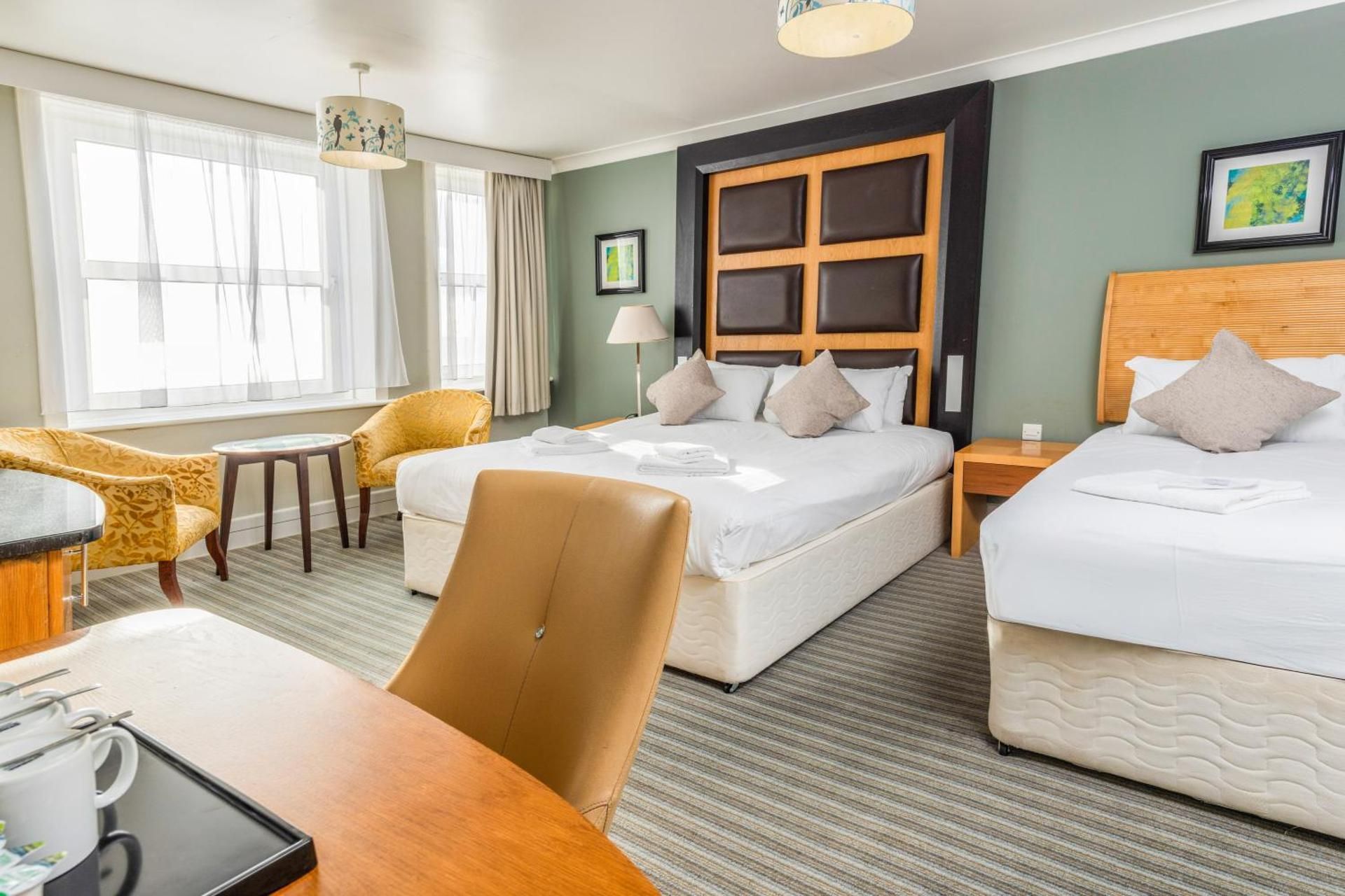 Suite with One King and One Single Bed with Sea View - Non-Smoking