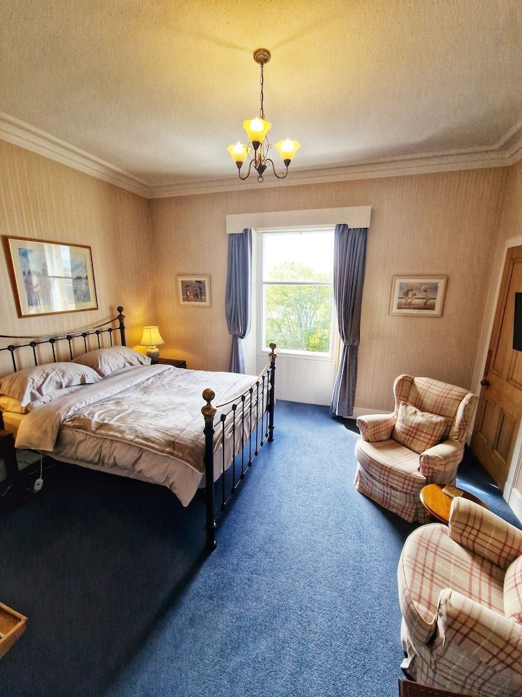 The Pines Guesthouse Double Room 2