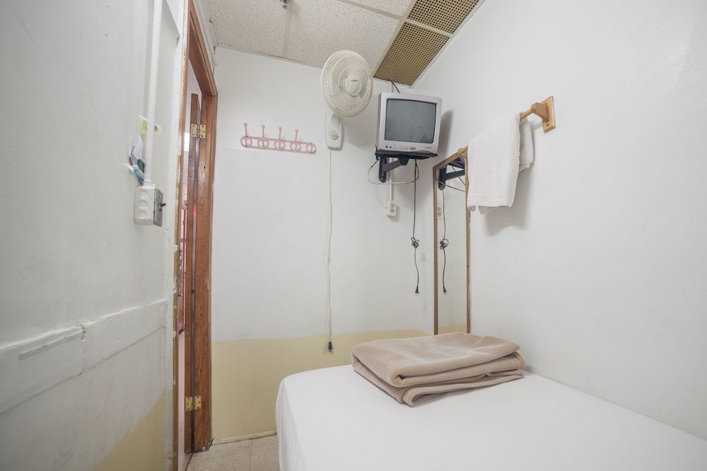 undefined Bowery Grand Hotel - Hostel 2