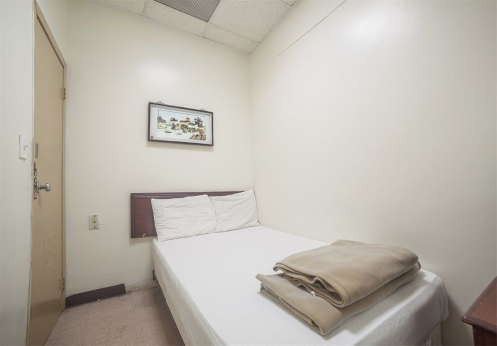 undefined Bowery Grand Hotel - Hostel 3