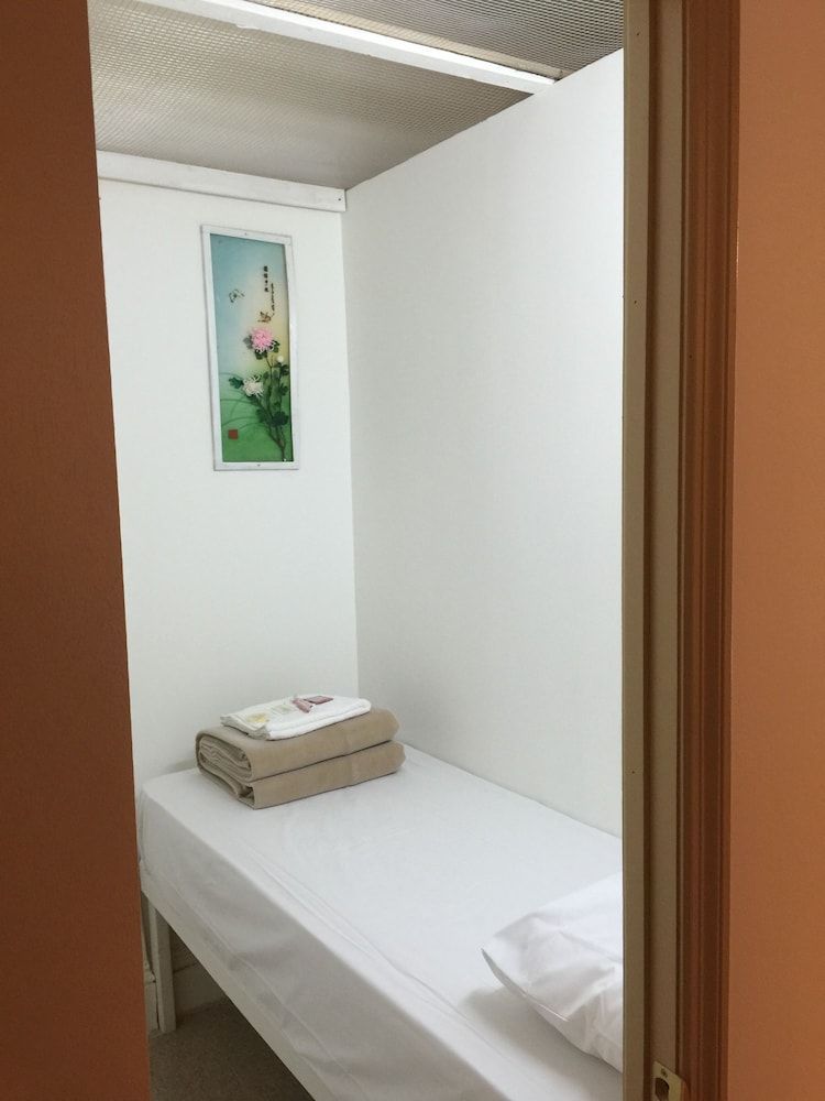 undefined Bowery Grand Hotel - Hostel 3