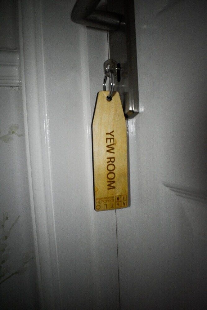 TLC Exmouth Bed and Breakfast Double Room, Ensuite (Yew 2nd floor) 6