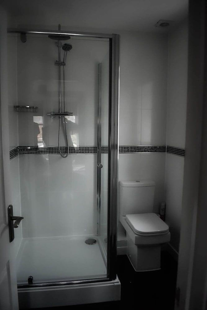 TLC Exmouth Bed and Breakfast Double Room, Ensuite (Elm) 11