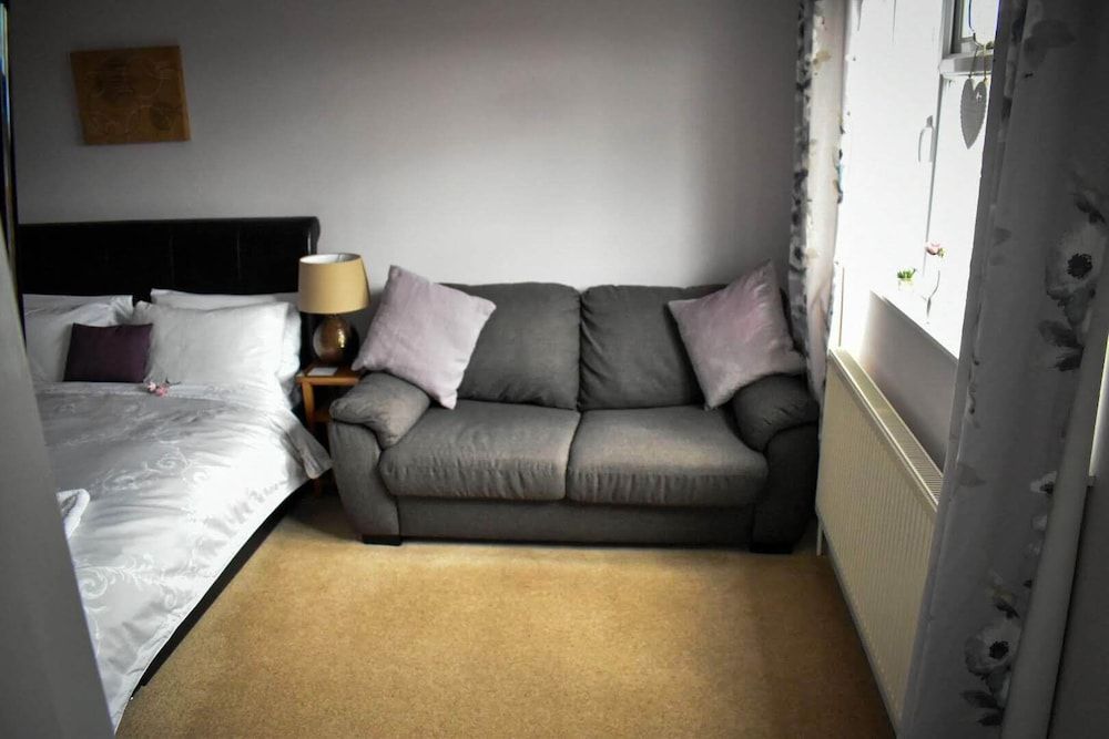 TLC Exmouth Bed and Breakfast Double Room, Ensuite (Yew 2nd floor) 3