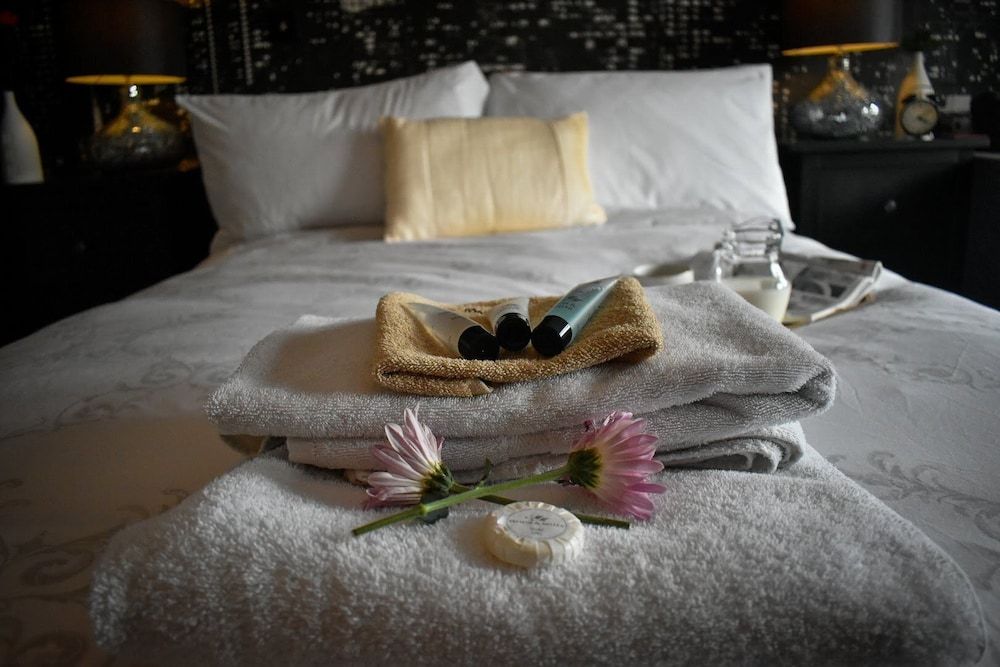 TLC Exmouth Bed and Breakfast Double Room, Ensuite (Elm) 3