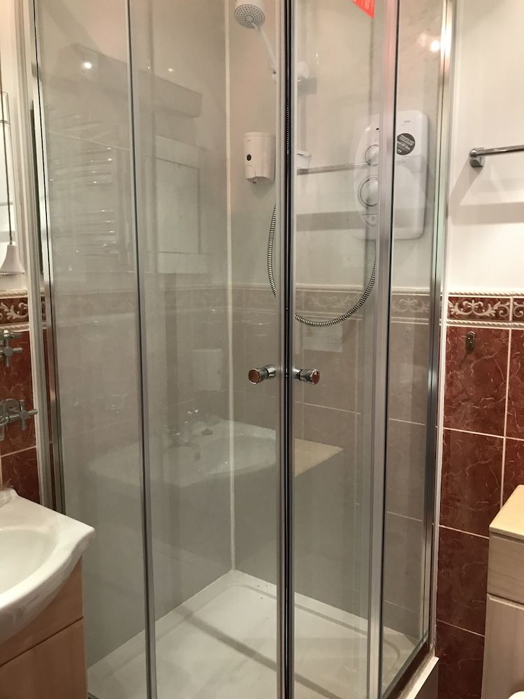 Distillery Guest House Twin Room 6