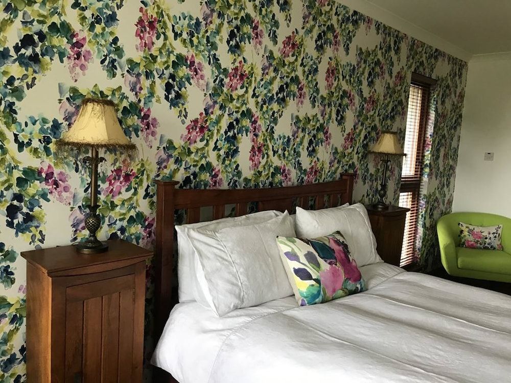 Cushendall House Deluxe Suite, Ensuite