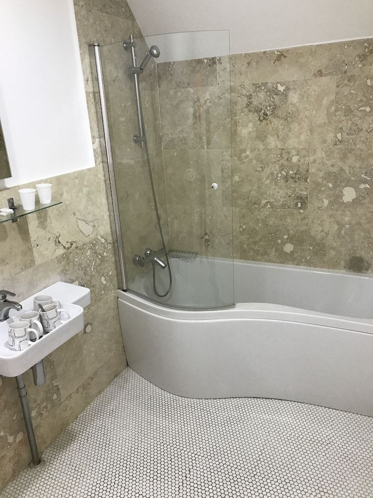 St George Hotel Family Room 6