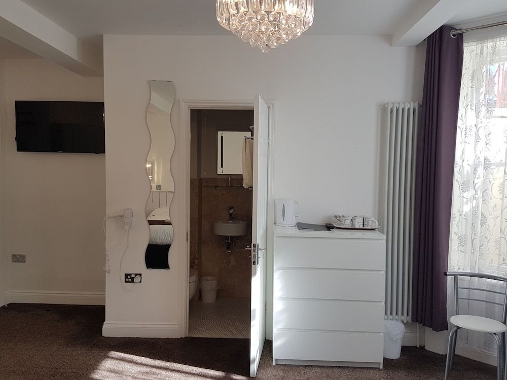 St George Hotel Quadruple Room 4