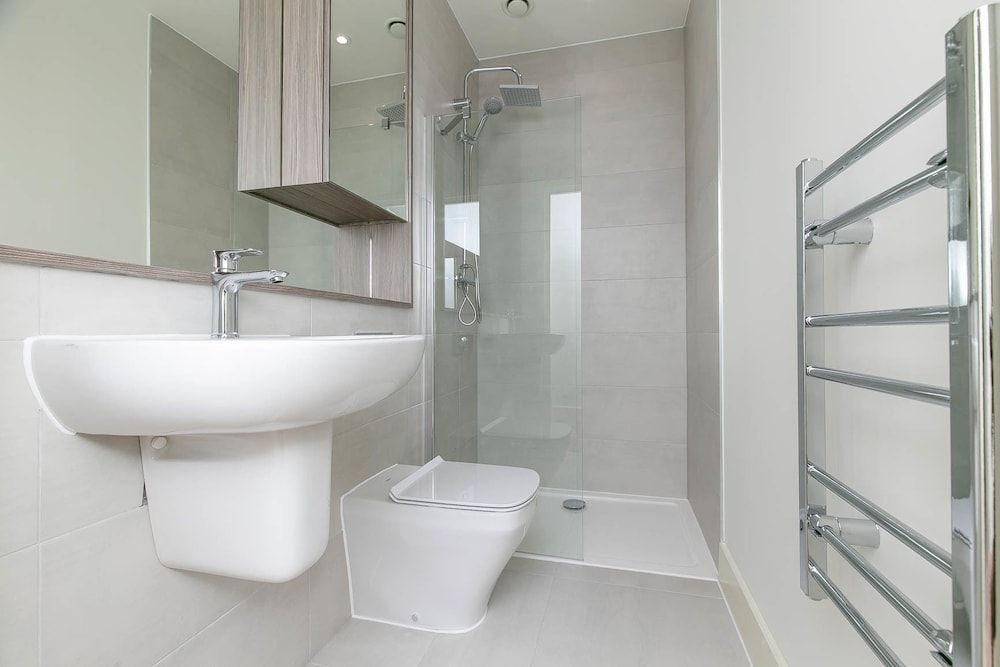 Deluxe Heathrow Apartments & Parking Luxury Apartment, 1 Double Bed with Sofa bed, Accessible, Non Smoking 5