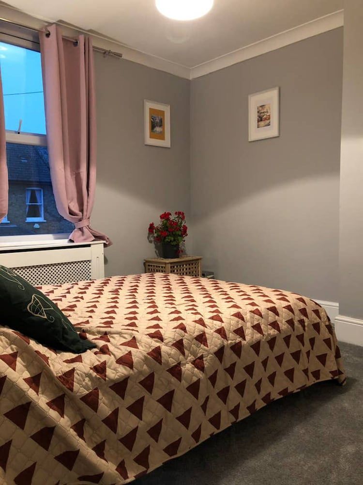 undefined Double bedroom near Heathrow 7