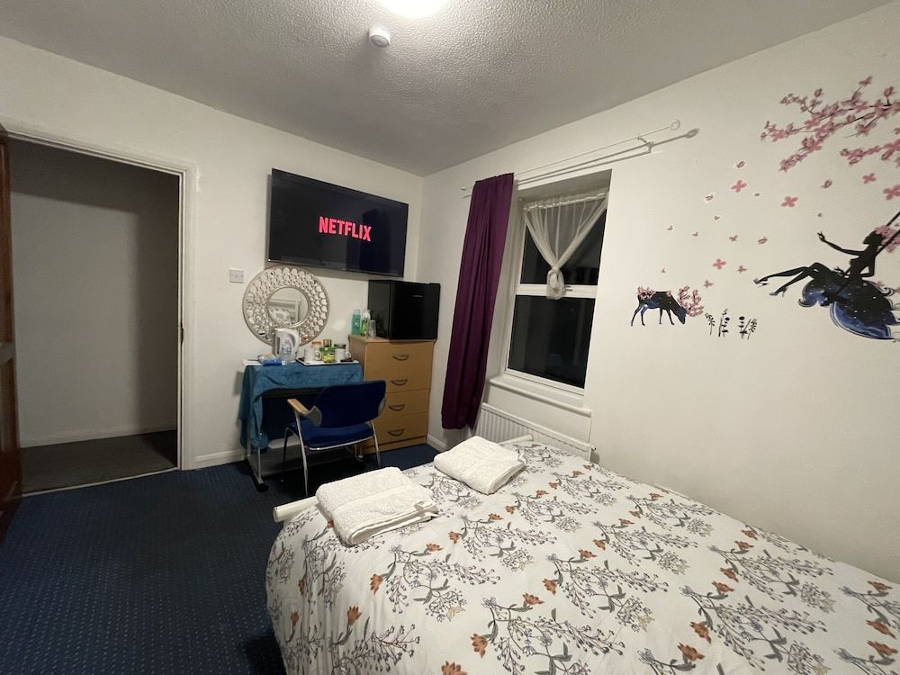 North Avenue Guest House, Heathrow Airport-Free Parking Double Room with Shared Bathroom 7