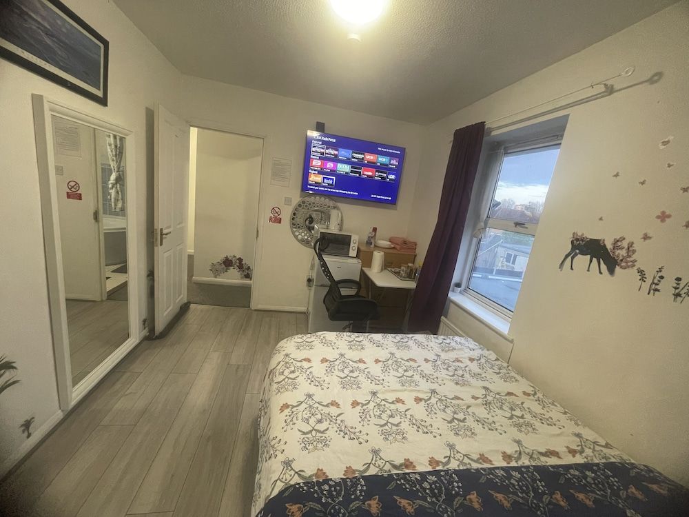 North Avenue Guest House, Heathrow Airport-Free Parking Double Room with Shared Bathroom 5