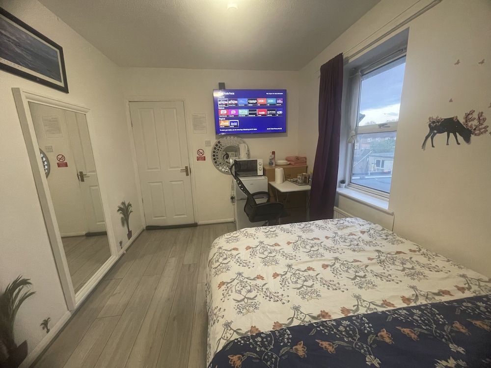 North Avenue Guest House, Heathrow Airport-Free Parking Double Room with Shared Bathroom 4