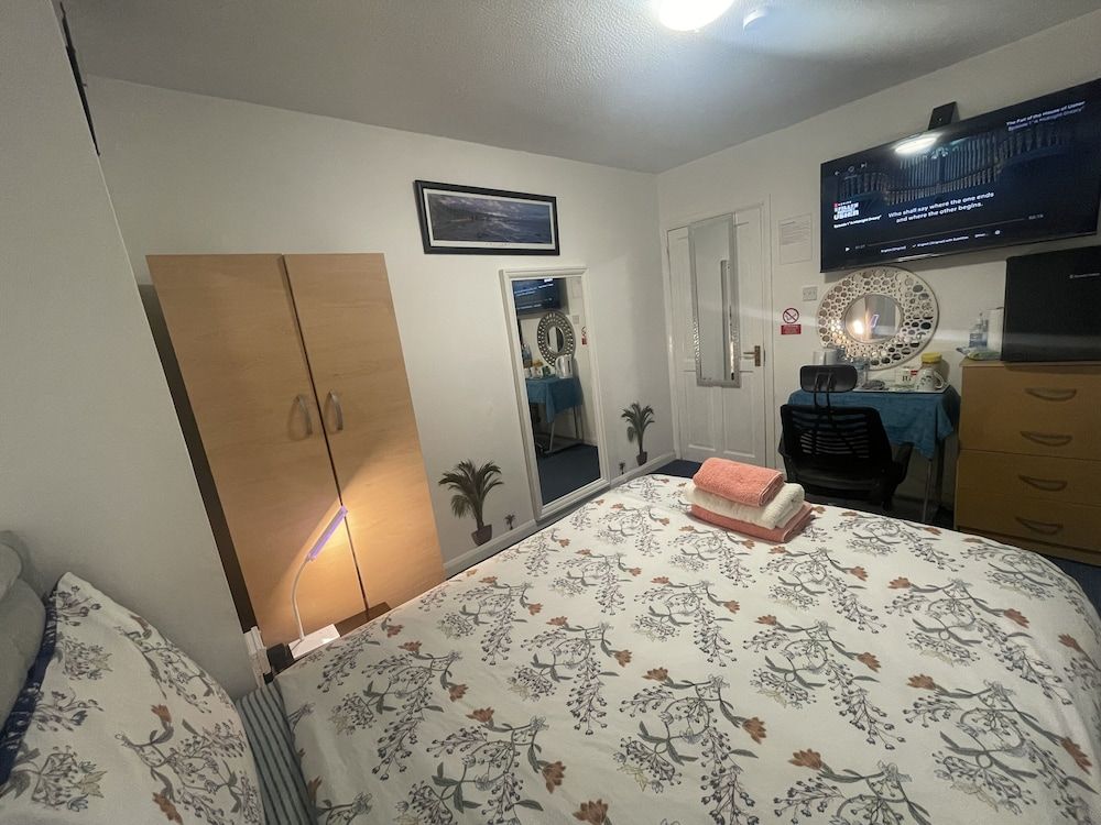 North Avenue Guest House, Heathrow Airport-Free Parking Double Room with Shared Bathroom 3