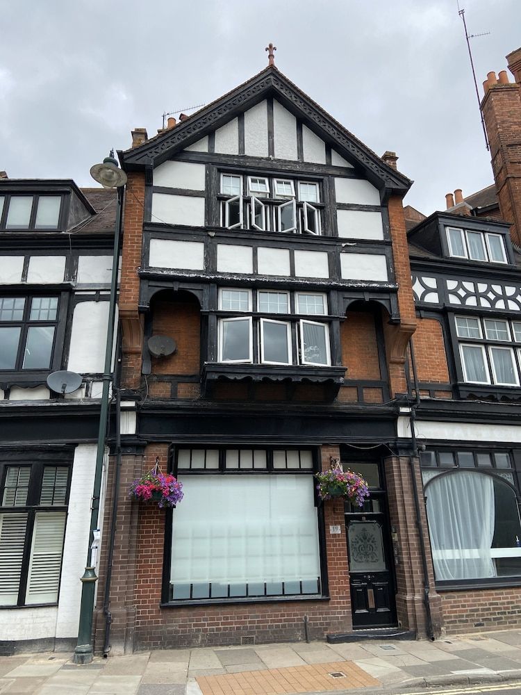 19 Station Road