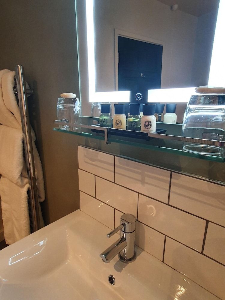 The Coach and Horses Deluxe Double Room, Ensuite (Super King or Twin Deluxe) 12