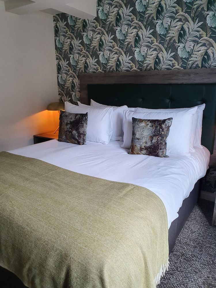 The Coach and Horses Standard Double Room, Ensuite (King Size Standard) 10