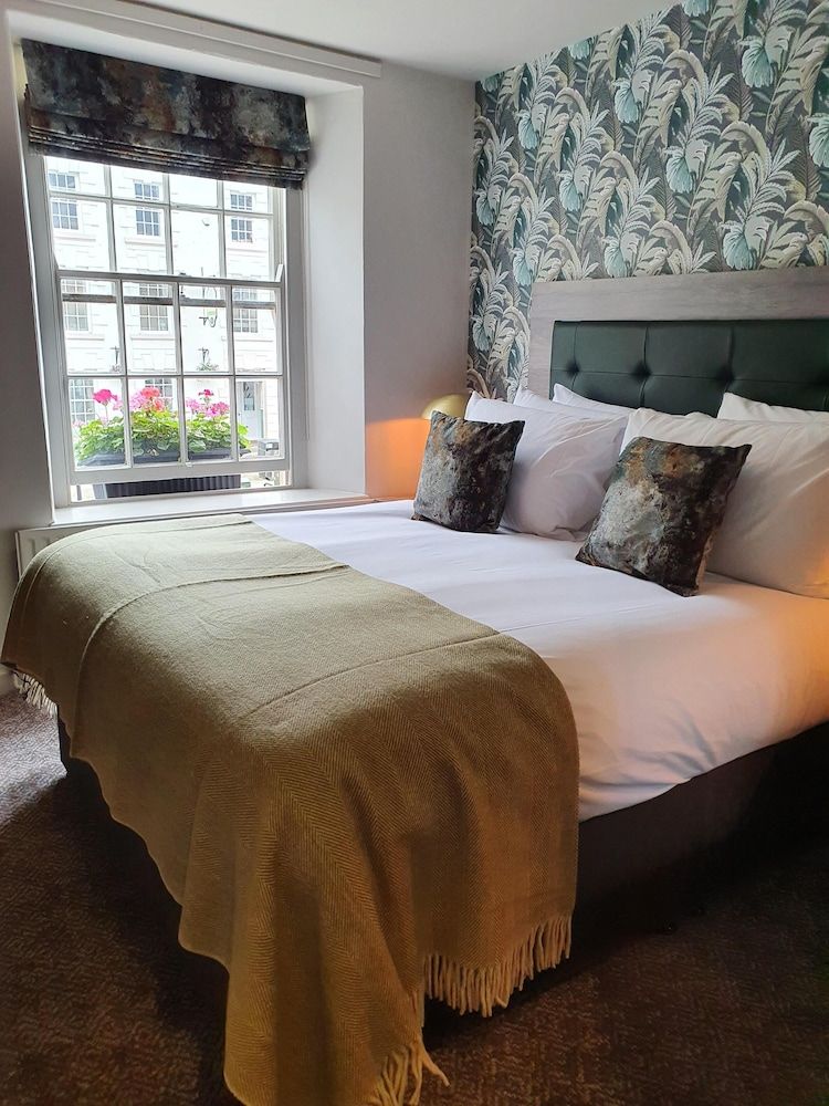 The Coach and Horses Standard Double Room, Ensuite (King Size Standard) 5