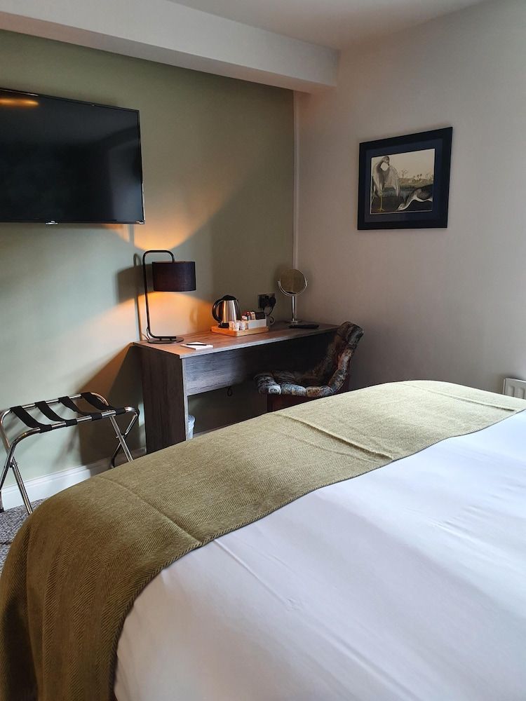 The Coach and Horses Standard Double Room, Ensuite (King Size Standard) 4