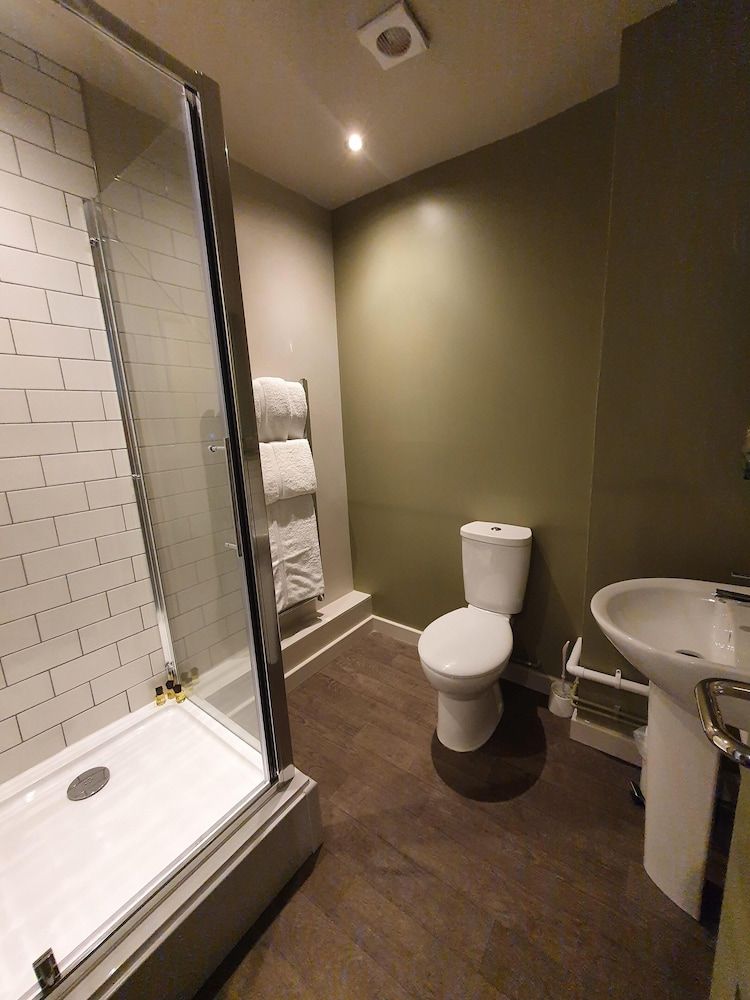 The Coach and Horses Standard Double Room, Ensuite (King Size Standard) 19