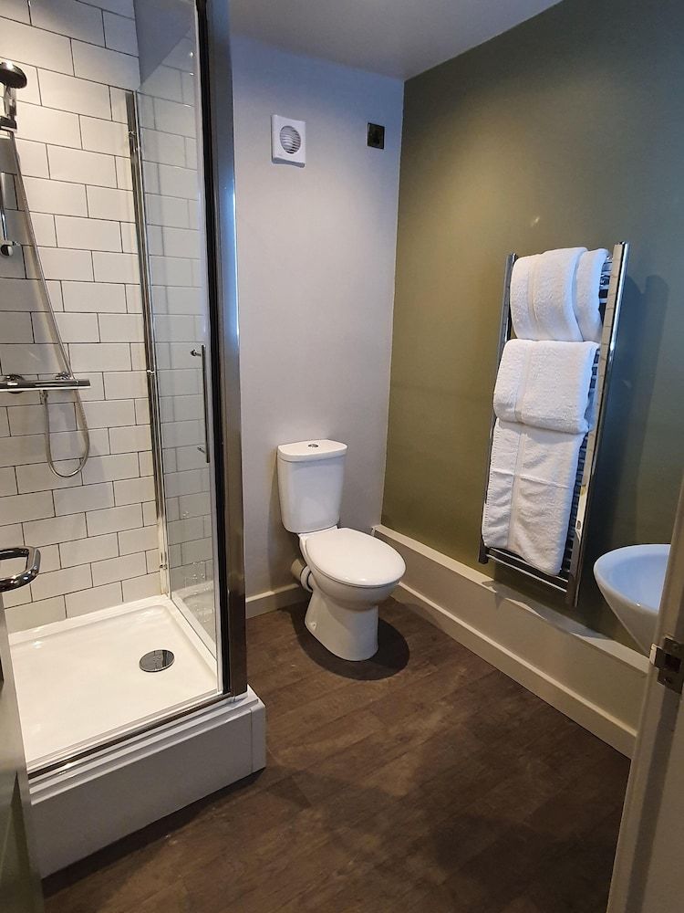 The Coach and Horses Standard Double Room, Ensuite (King Size Standard) 15