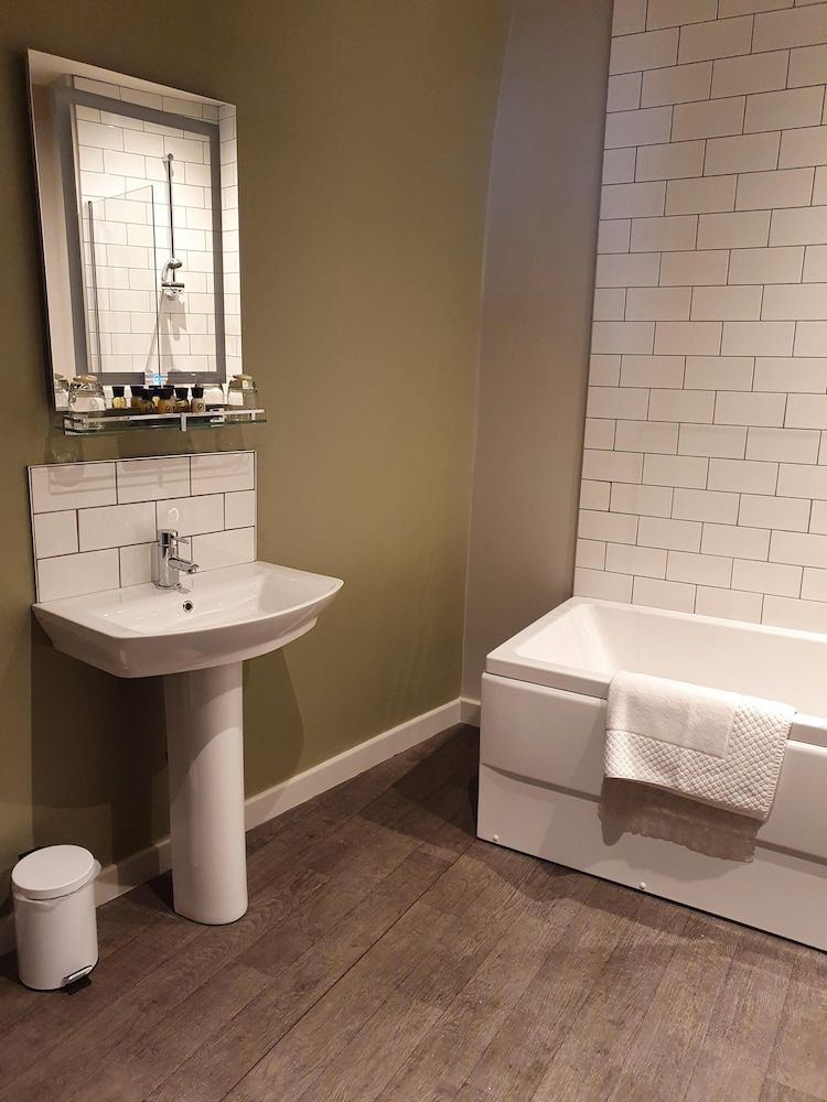 The Coach and Horses Deluxe Double Room, Ensuite (Super King or Twin Deluxe) 13