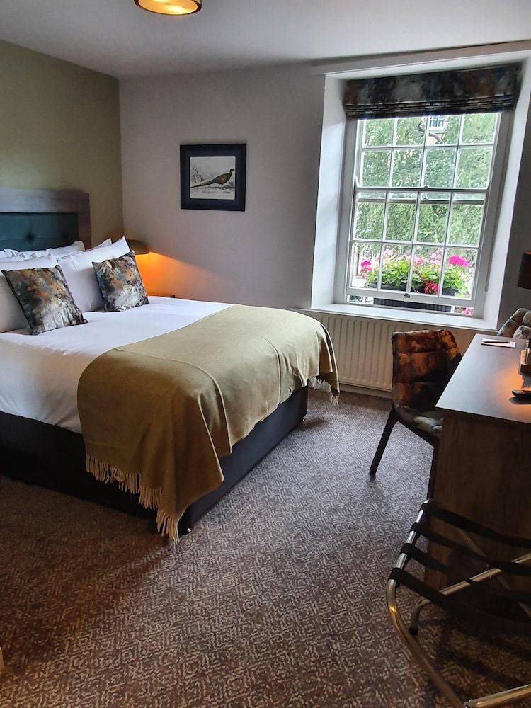 The Coach and Horses Standard Double Room, Ensuite (King Size Standard) 3
